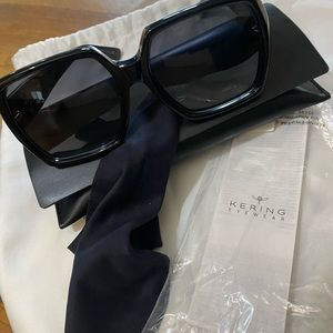 YSL Vintage OversizedSunglasses. Case & cleaning cloth included. Great condition